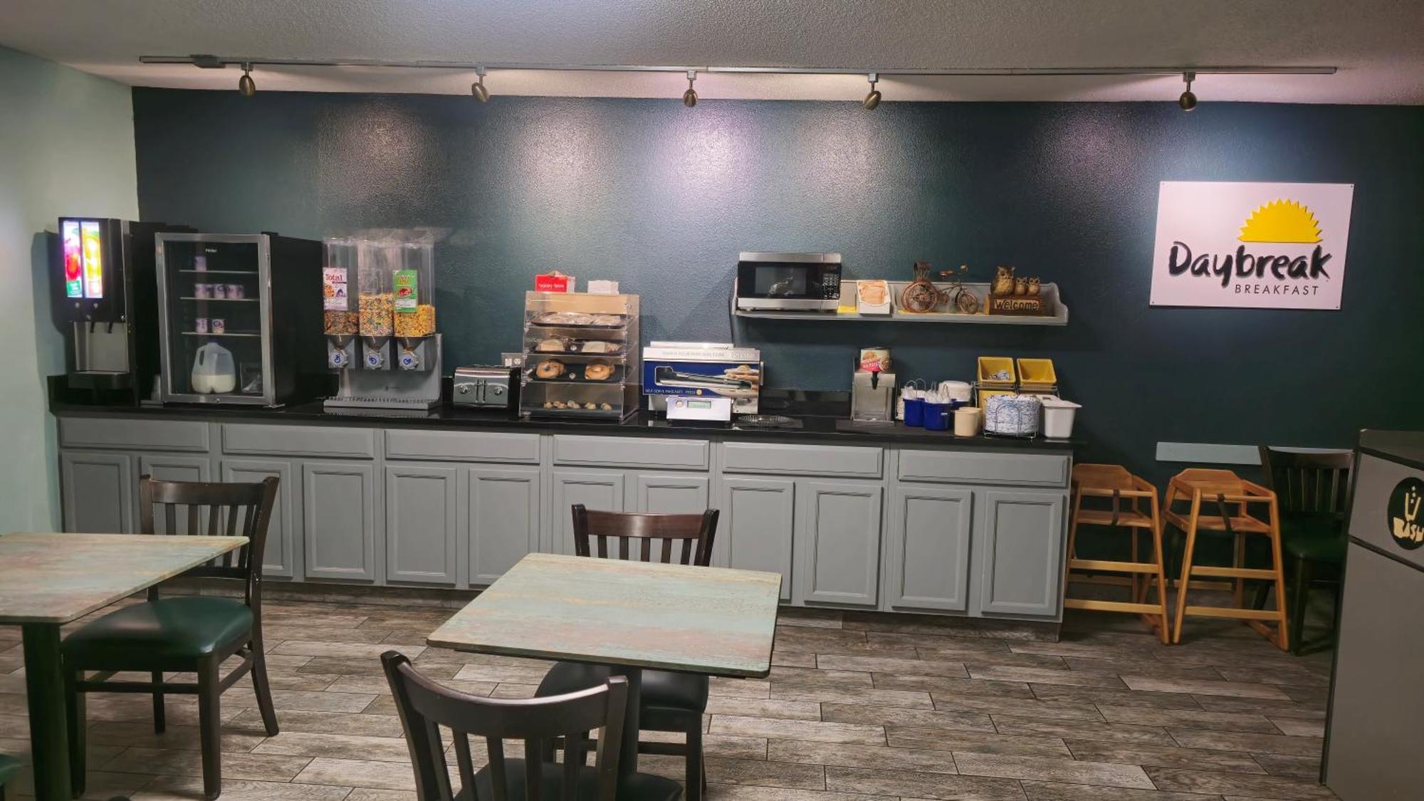 黑河瀑布戴斯酒店 布莱克里弗福尔斯 外观 照片