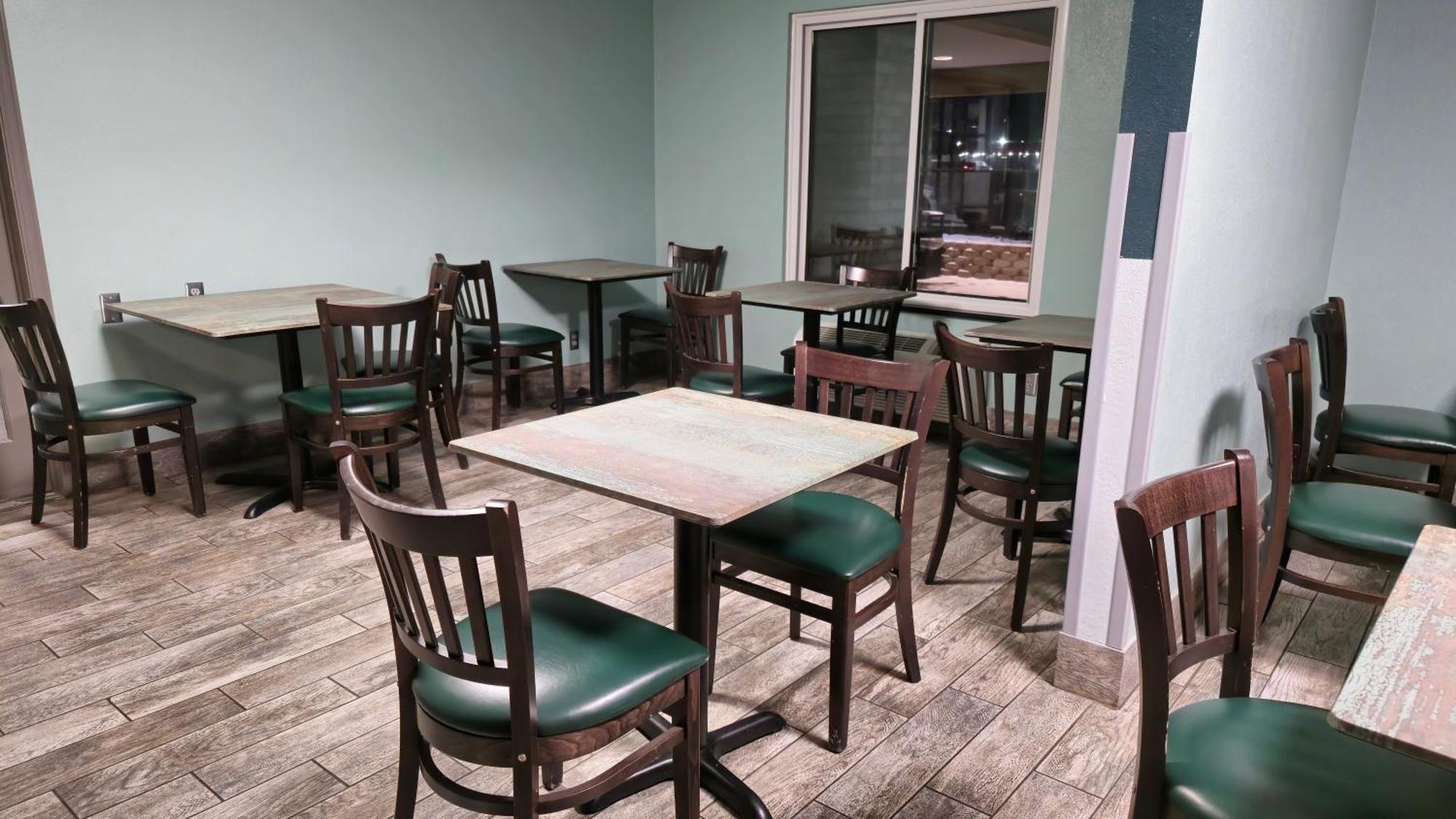 黑河瀑布戴斯酒店 布莱克里弗福尔斯 外观 照片